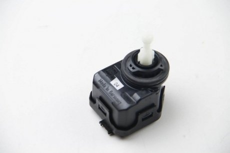 Коректор фари A2/A4/SEAT LEON/TOLEDO 94-06 HELLA 6NM007878-041